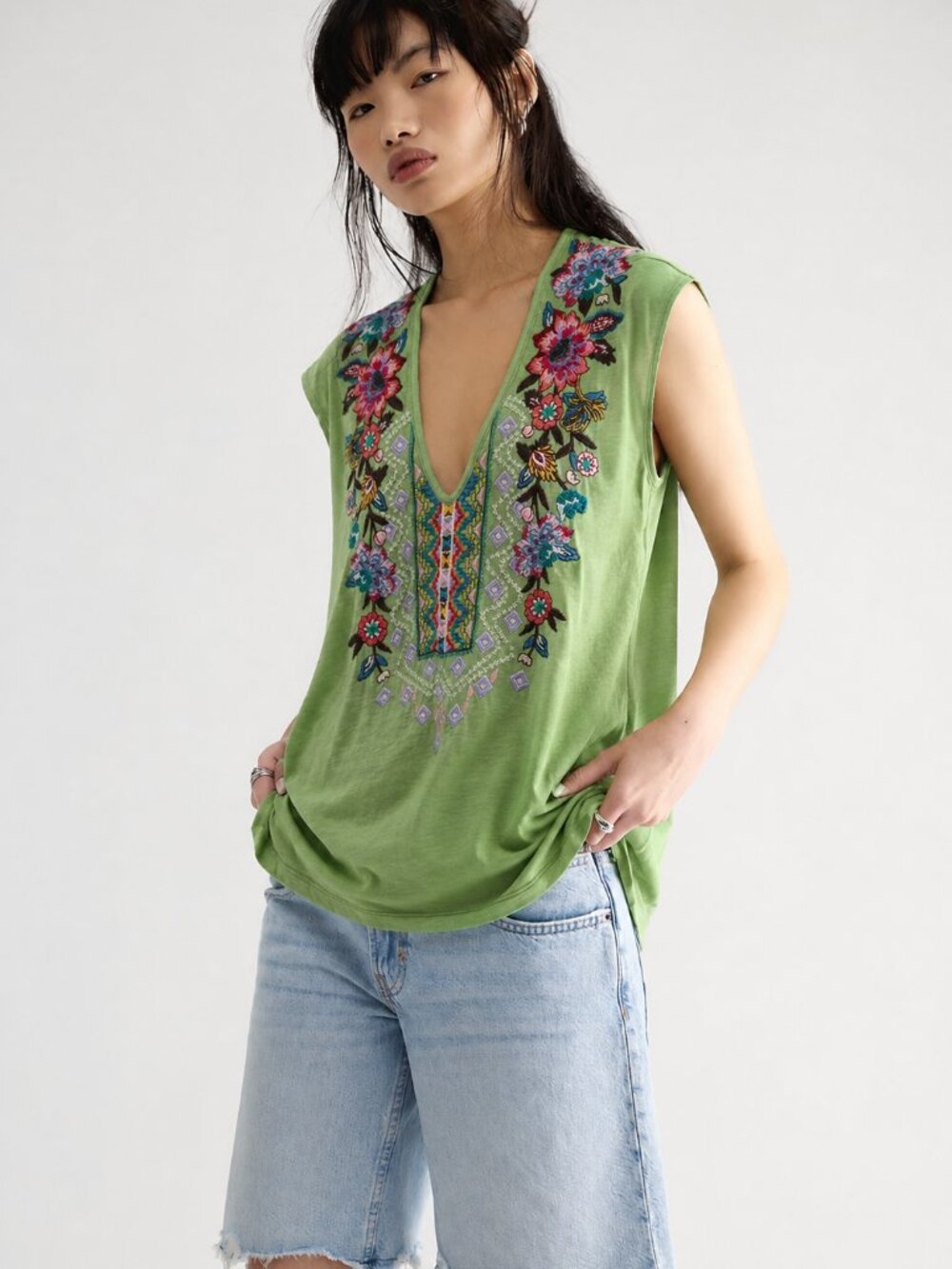 JOHNNY WAS EMBROIDERED MUSCLE TEE